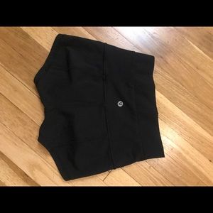 Lululemon size S booty short